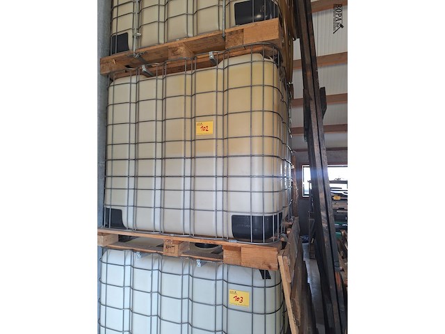 Lot 102 - ibc container - afbeelding 1 van  1