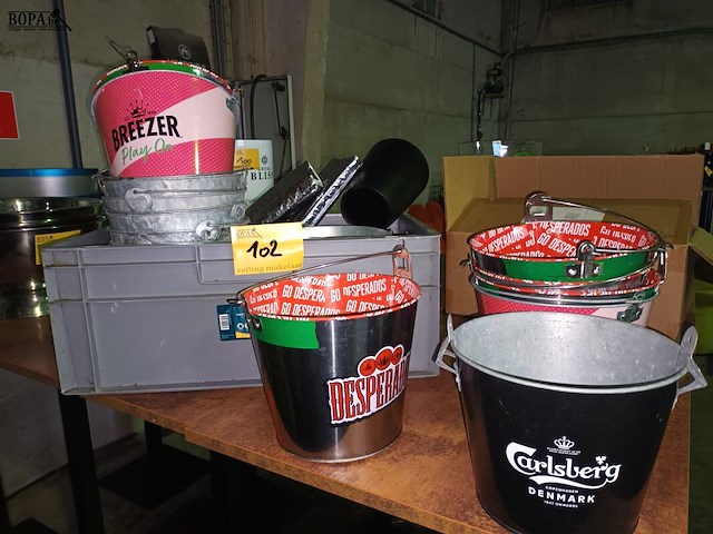 Lot 102 - ijsemmers en wijnkoelers. 23 stuks - afbeelding 1 van  4