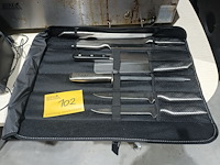 Lot 102 - koksmessen in draagtas - afbeelding 1 van  4