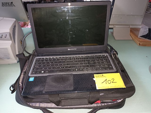 Lot 102 - laptop packard bell en draagtassen - afbeelding 1 van  5