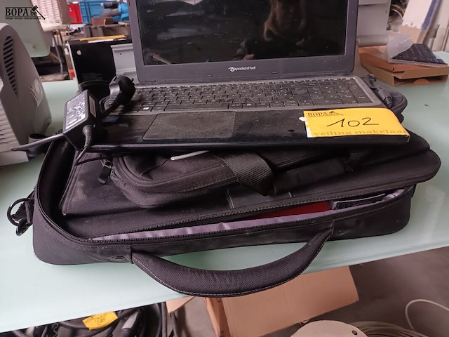 Lot 102 - laptop packard bell en draagtassen - afbeelding 5 van  5