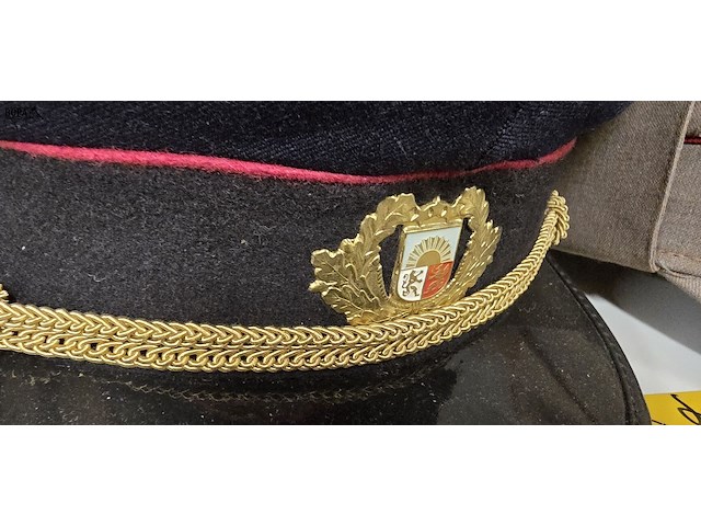 Lot 102 - letland 2 kepies - afbeelding 3 van  4