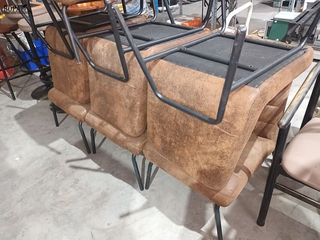 Lot 102 - lounge stoel. 7 stuks - afbeelding 3 van  4