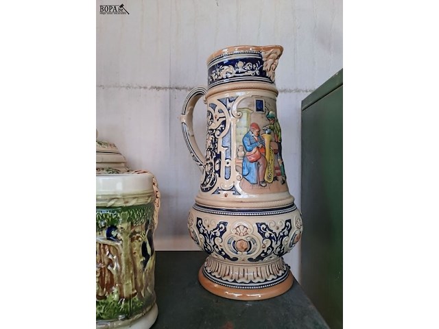 Lot 102 - oude bierkannen en potten in aardewerk duitse stijl - afbeelding 2 van  6