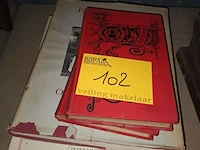 Lot 102 - oude boeken over meubels. 6 stuks