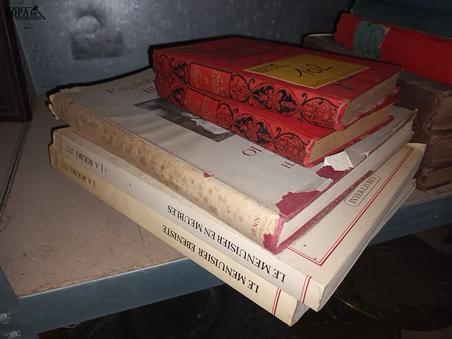 Lot 102 - oude boeken over meubels. 6 stuks - afbeelding 2 van  6