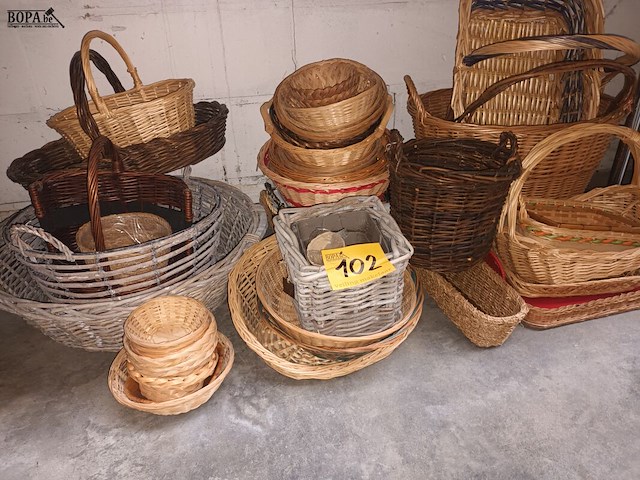 Lot 102 - rieten mandjes. 44 stuks - afbeelding 1 van  5