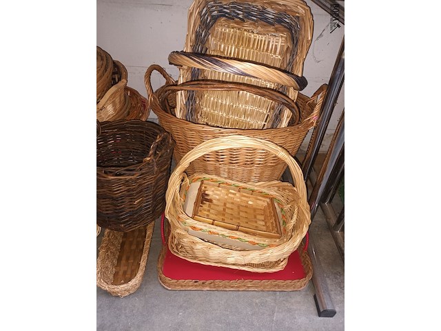 Lot 102 - rieten mandjes. 44 stuks - afbeelding 3 van  5