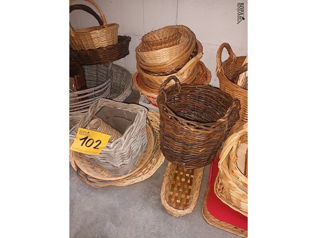 Lot 102 - rieten mandjes. 44 stuks - afbeelding 4 van  5