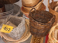 Lot 102 - rieten mandjes. 44 stuks - afbeelding 4 van  5