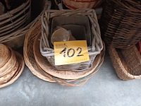 Lot 102 - rieten mandjes. 44 stuks - afbeelding 5 van  5