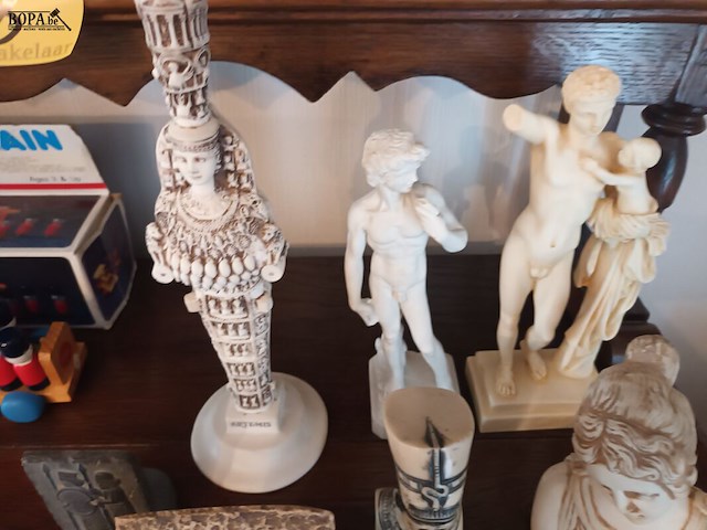 Lot 102 - souvenir beeldjes. 10 stuks - afbeelding 5 van  7