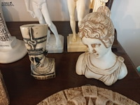 Lot 102 - souvenir beeldjes. 10 stuks - afbeelding 6 van  7