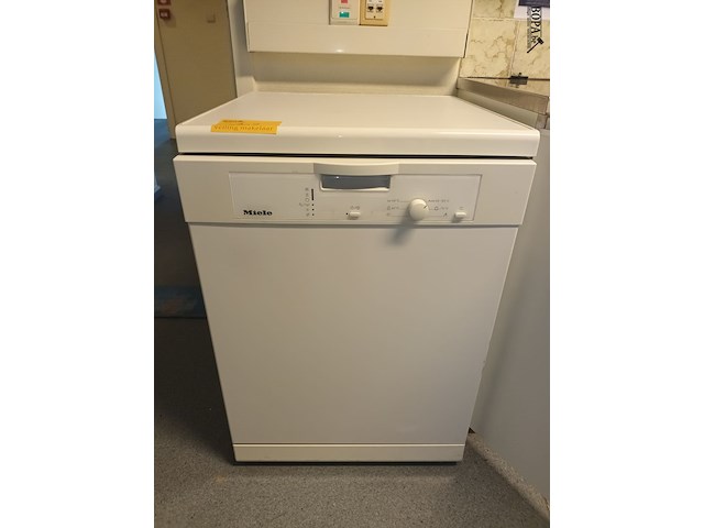 Lot 102 - vaatwasmachine miele - afbeelding 2 van  4