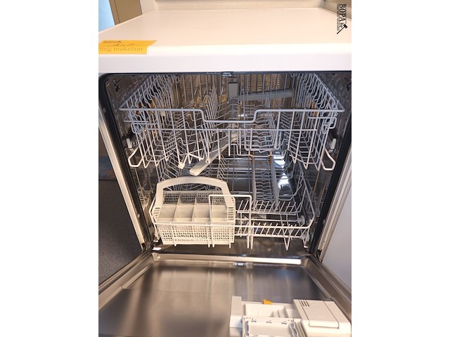 Lot 102 - vaatwasmachine miele - afbeelding 3 van  4