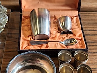 Lot 102 - verzilverd tafel deco. 8 stuks - afbeelding 1 van  4