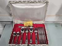 Lot 102 - vintage bestekkoffer 55 delig - afbeelding 1 van  4