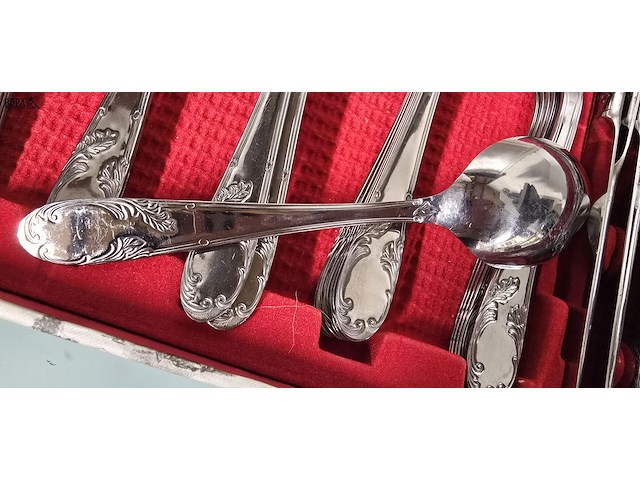 Lot 102 - vintage bestekkoffer 55 delig - afbeelding 3 van  4