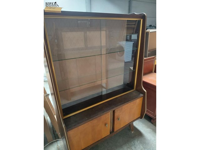 Lot 102 - vintage franse vitrinekast '60 - gouden randen - afbeelding 2 van  7