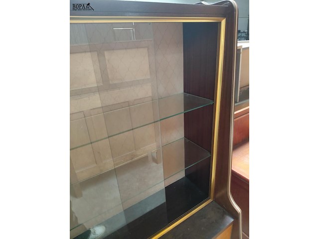 Lot 102 - vintage franse vitrinekast '60 - gouden randen - afbeelding 3 van  7