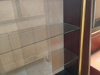 Lot 102 - vintage franse vitrinekast '60 - gouden randen - afbeelding 3 van  7