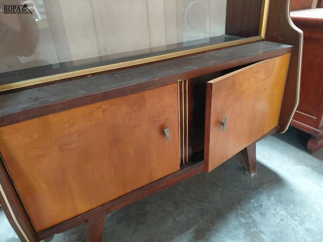 Lot 102 - vintage franse vitrinekast '60 - gouden randen - afbeelding 4 van  7