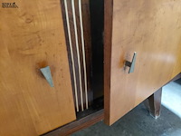 Lot 102 - vintage franse vitrinekast '60 - gouden randen - afbeelding 5 van  7