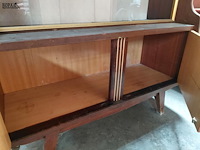 Lot 102 - vintage franse vitrinekast '60 - gouden randen - afbeelding 6 van  7