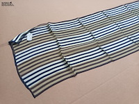 Lot 102 - zijden sjaal - afbeelding 2 van  3