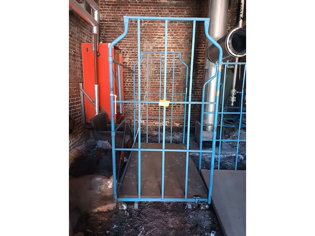 Lot 103 - blauwe transportkar - afbeelding 1 van  3