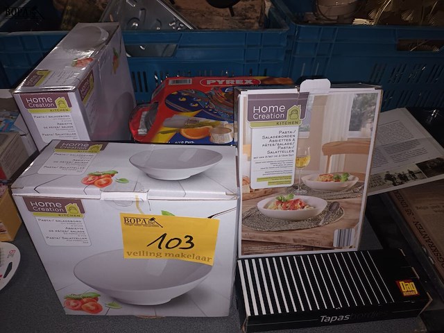 Lot 103 - borden en schalen - afbeelding 1 van  5