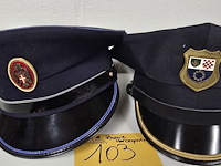 Lot 103 - bosnië hercegovina 2 kepies - afbeelding 1 van  3