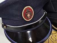 Lot 103 - bosnië hercegovina 2 kepies - afbeelding 2 van  3