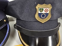 Lot 103 - bosnië hercegovina 2 kepies - afbeelding 3 van  3