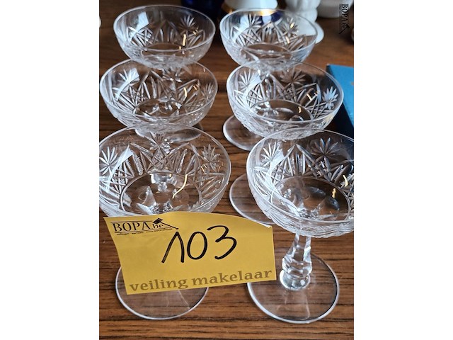 Lot 103 - champagneglazen in kristal. 6 stuks - afbeelding 1 van  4