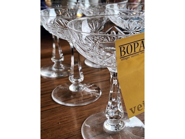 Lot 103 - champagneglazen in kristal. 6 stuks - afbeelding 2 van  4