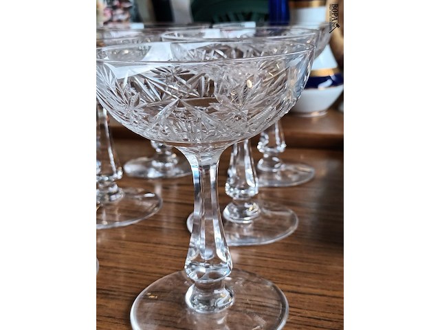 Lot 103 - champagneglazen in kristal. 6 stuks - afbeelding 3 van  4