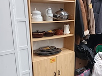 Lot 103 - houten kast - afbeelding 1 van  2