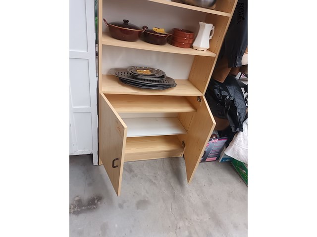Lot 103 - houten kast - afbeelding 2 van  2