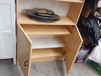 Lot 103 - houten kast - afbeelding 2 van  2