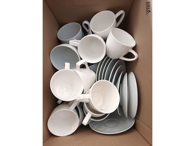 Lot 103 - koffietassen en bordjes - afbeelding 2 van  4