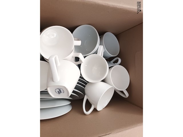 Lot 103 - koffietassen en bordjes - afbeelding 4 van  4