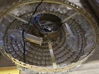 Lot 103 - koperen plafoniéres en belletjes plafoniére - afbeelding 2 van  4