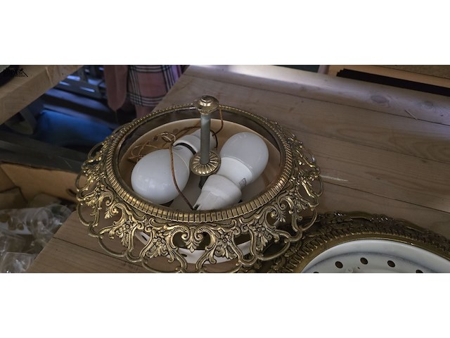 Lot 103 - koperen plafoniéres en belletjes plafoniére - afbeelding 4 van  4