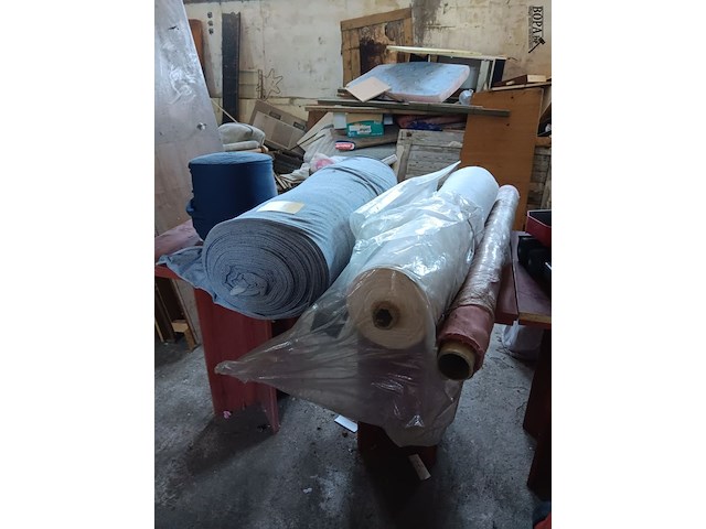 Lot 103 - lot stoffen - afbeelding 1 van  3