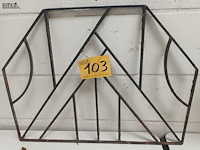 Lot 103 - metalen ornament - afbeelding 1 van  3