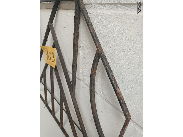 Lot 103 - metalen ornament - afbeelding 2 van  3