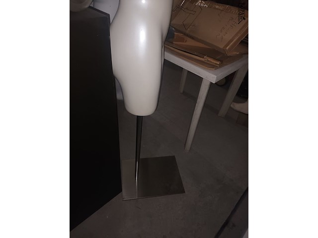 Lot 103 - paspop torso vrouw op statief - afbeelding 3 van  3