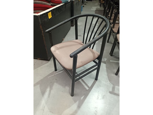 Lot 103 - restaurant stoelen. 25 stuks - afbeelding 2 van  4