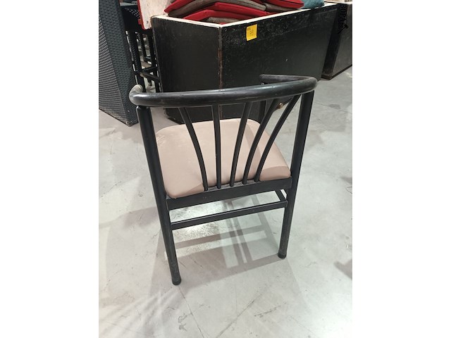 Lot 103 - restaurant stoelen. 25 stuks - afbeelding 3 van  4